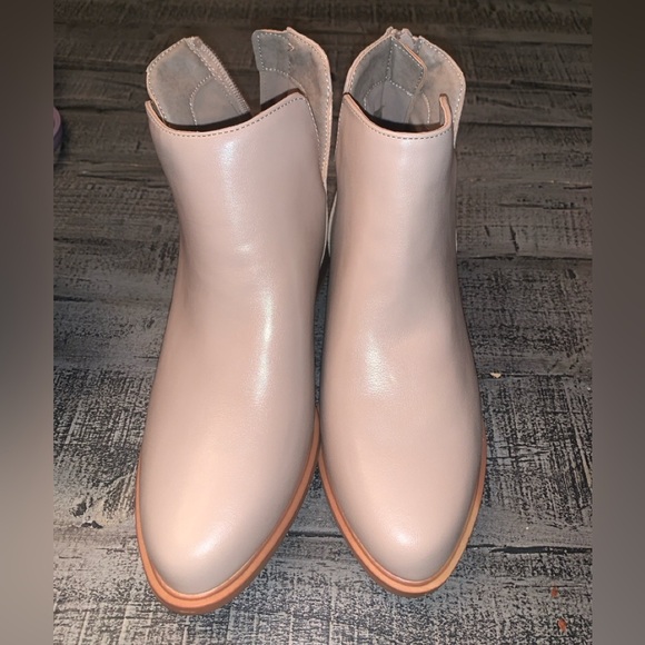 Women's Taupe Side Cut Ankle Back Zipper Boots, Size 7, EUC - Picture 2 of 7